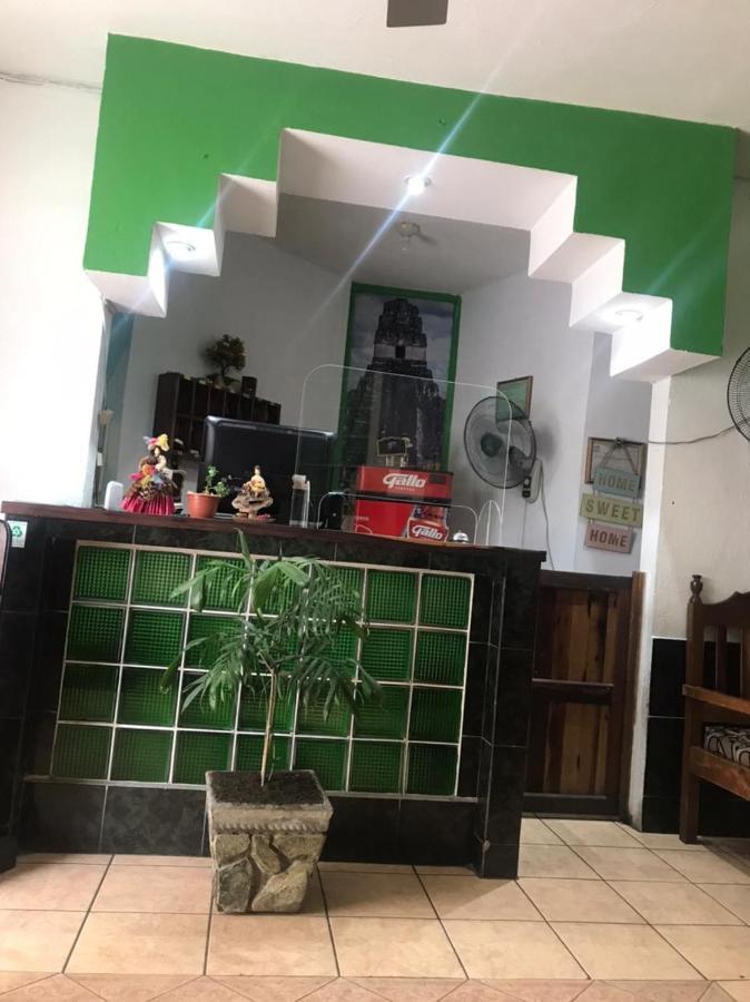 Green Monkey Hostel Flores Bagian luar foto