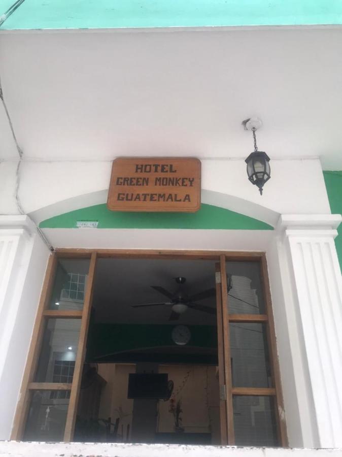 Green Monkey Hostel Flores Bagian luar foto