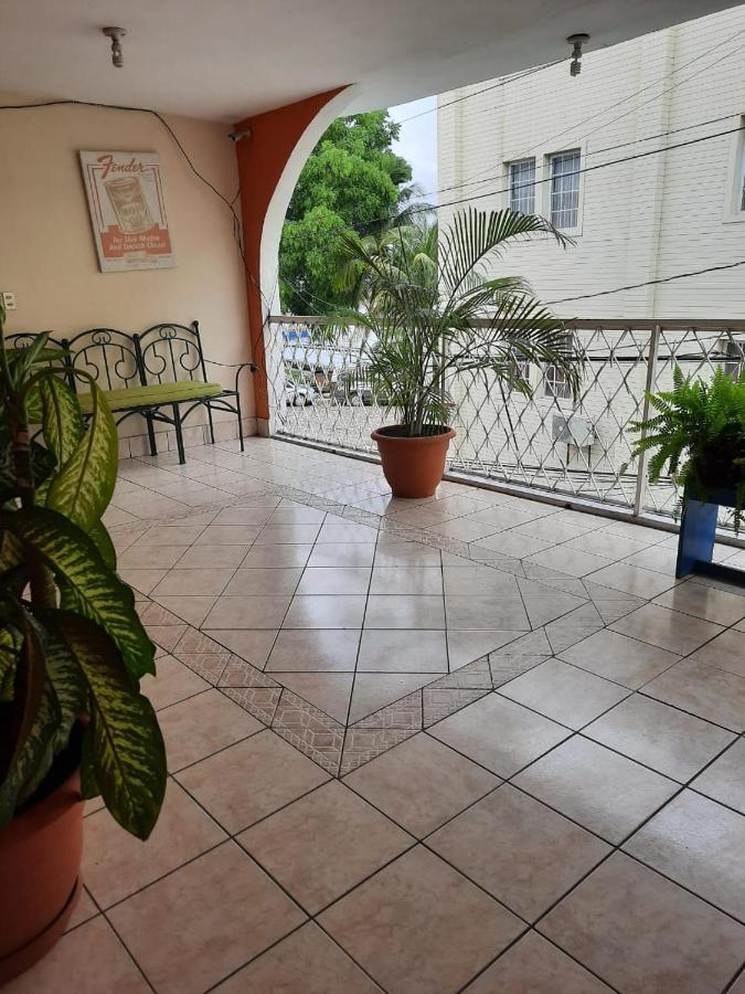 Green Monkey Hostel Flores Bagian luar foto